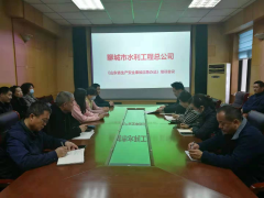 為深入宣傳貫徹《山東省生產(chǎn)安全事故應(yīng)急辦法》文件精神，總公司于4月2日下午，舉辦了學(xué)習(xí)《山東省生產(chǎn)安全事故應(yīng)急辦法》培訓(xùn)會議，各處室人員參加學(xué)習(xí)。 培訓(xùn)會議由質(zhì)安處主