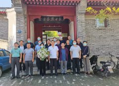 為緬懷先烈，銘記歷史，賡續(xù)共產(chǎn)黨人精神血脈，在烈士紀(jì)念日前夕，公司組織黨員干部參觀了金方昌烈士紀(jì)念館，聆聽學(xué)習(xí)他的英雄事跡。 展廳共分開明家世、革命啟蒙、共赴國(guó)難、