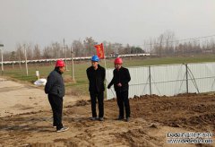 11月27日-28日，公司黨總支書記、總經(jīng)理李令安調(diào)研檢查臨清薛王劉閘、茌平陶橋閘、高唐朱莊閘等三處公司新開工項目，相關(guān)項目負責(zé)人參加。 在臨清薛王劉閘和茌平陶橋閘項目現(xiàn)場